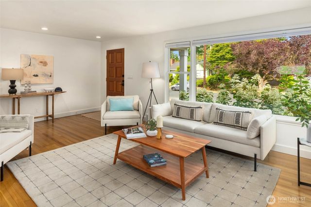 8233 40th Avenue NE, Seattle, WA 98115