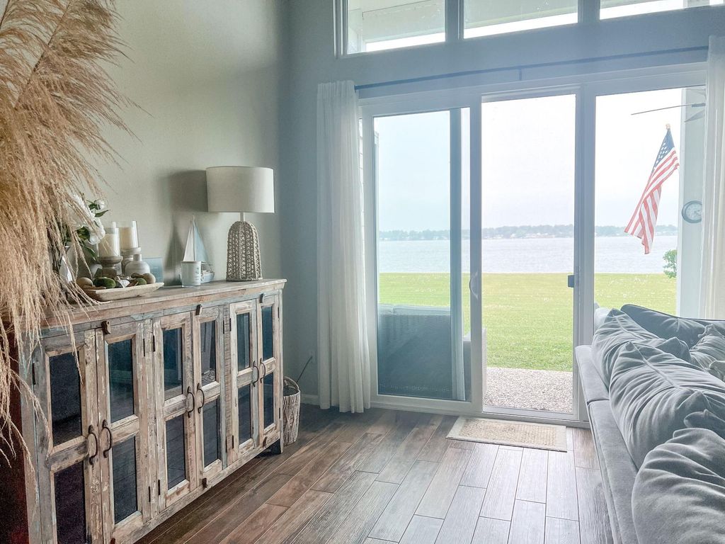 146 April Point Drive S, Montgomery, TX 77356