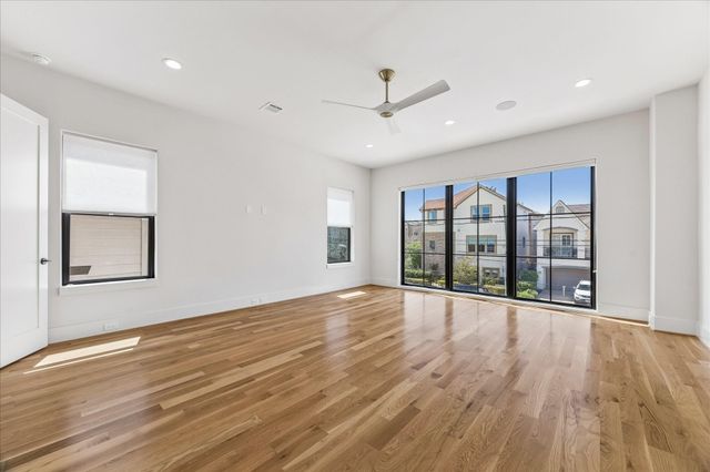 236 Birdsall Street, Houston, TX 77007