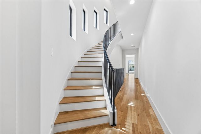 236 Birdsall Street, Houston, TX 77007