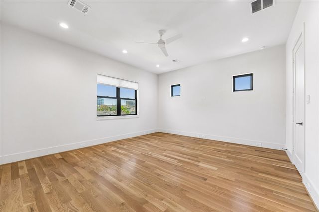 236 Birdsall Street, Houston, TX 77007