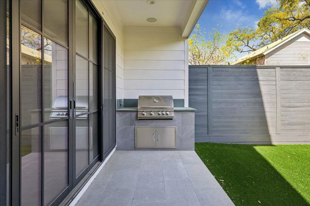 236 Birdsall Street, Houston, TX 77007