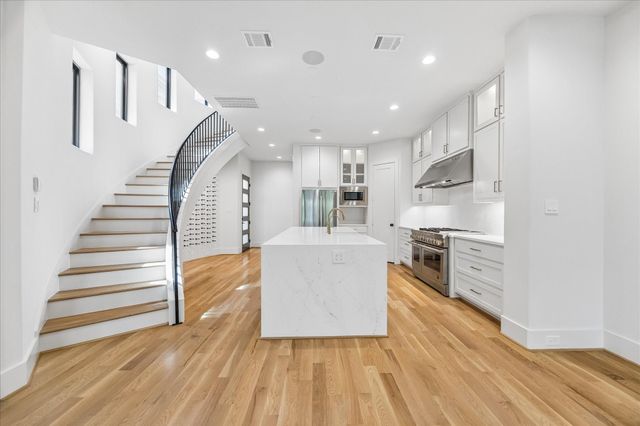 236 Birdsall Street, Houston, TX 77007