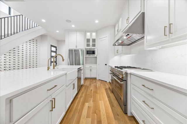 236 Birdsall Street, Houston, TX 77007