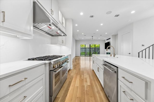 236 Birdsall Street, Houston, TX 77007