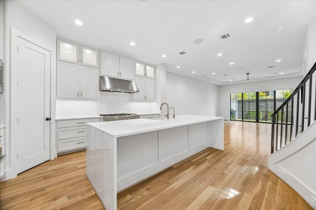 236 Birdsall Street, Houston, TX 77007