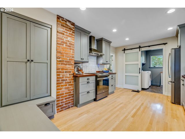 5805 Sw TAYLOR St, Portland, OR 97221