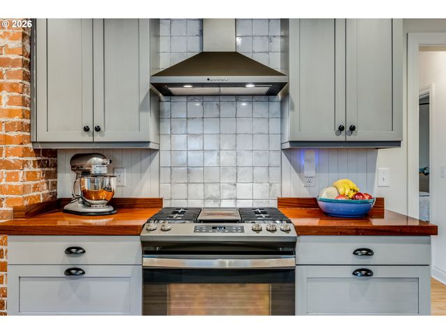 5805 Sw TAYLOR St, Portland, OR 97221