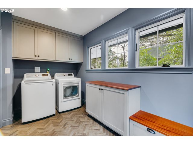 5805 Sw TAYLOR St, Portland, OR 97221