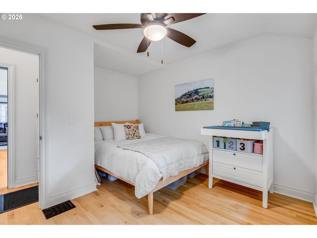 5805 Sw TAYLOR St, Portland, OR 97221