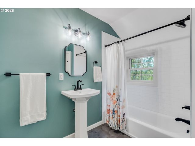 5805 Sw TAYLOR St, Portland, OR 97221