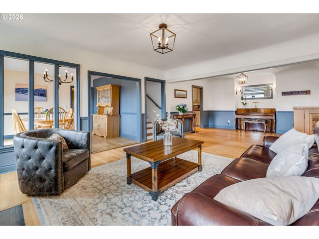 5805 Sw TAYLOR St, Portland, OR 97221