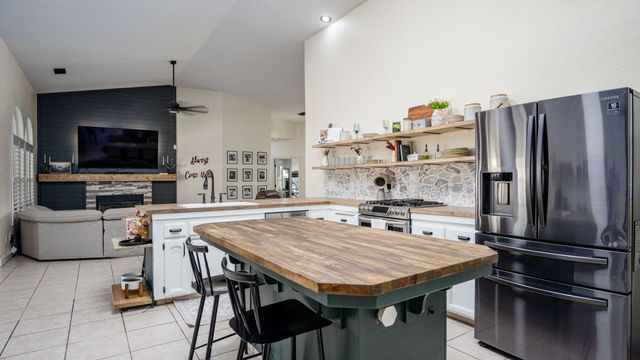 4610 W Grove Avenue, Visalia, CA 93291