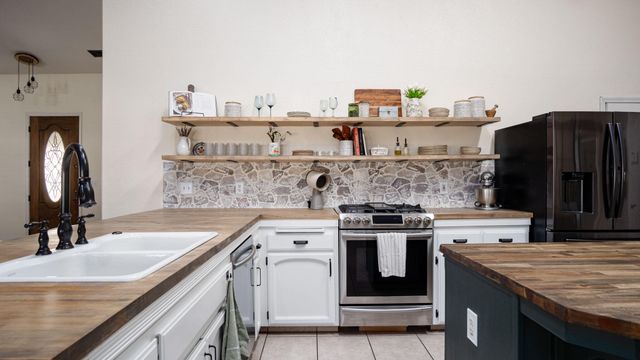 4610 W Grove Avenue, Visalia, CA 93291