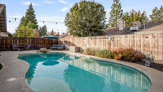 4610 W Grove Avenue, Visalia, CA 93291