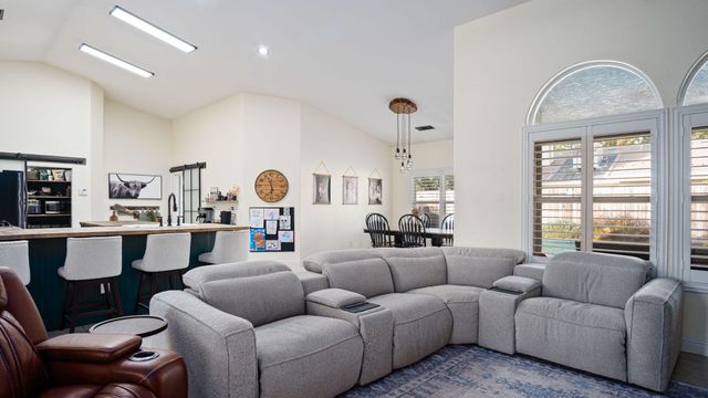 4610 W Grove Avenue, Visalia, CA 93291