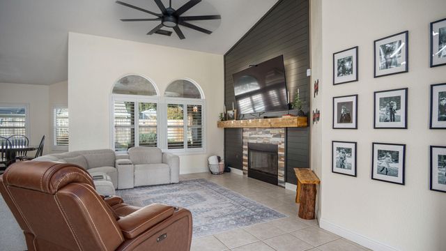 4610 W Grove Avenue, Visalia, CA 93291