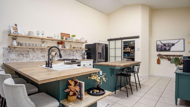 4610 W Grove Avenue, Visalia, CA 93291