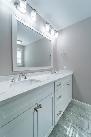 31 Scenic Dr, Worcester, MA 01602