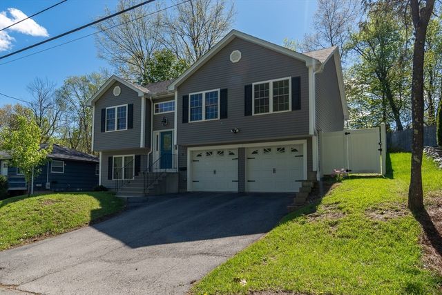 31 Scenic Dr, Worcester, MA 01602