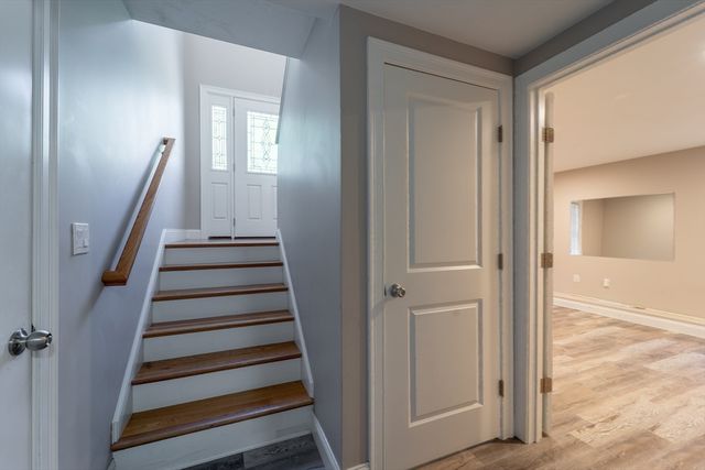 31 Scenic Dr, Worcester, MA 01602