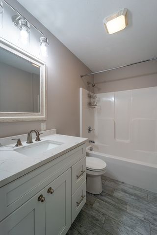 31 Scenic Dr, Worcester, MA 01602