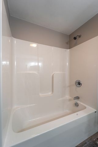31 Scenic Dr, Worcester, MA 01602