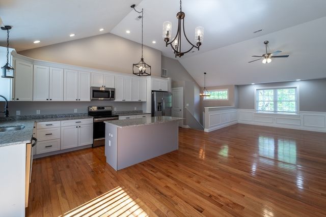 31 Scenic Dr, Worcester, MA 01602
