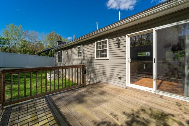 31 Scenic Dr, Worcester, MA 01602