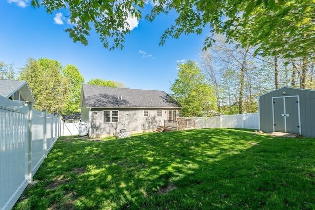 31 Scenic Dr, Worcester, MA 01602