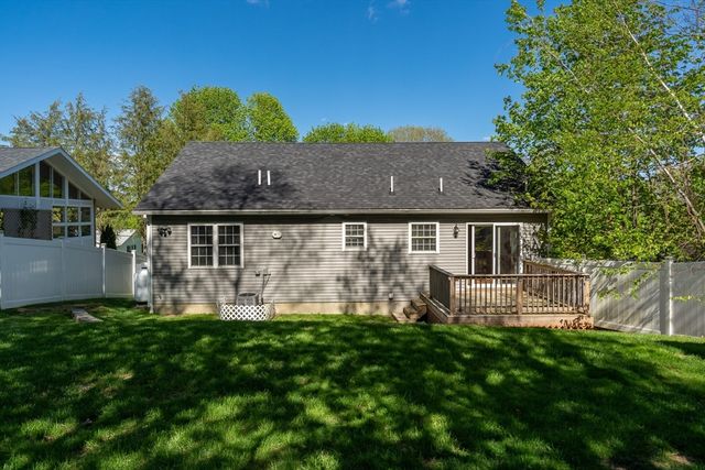 31 Scenic Dr, Worcester, MA 01602