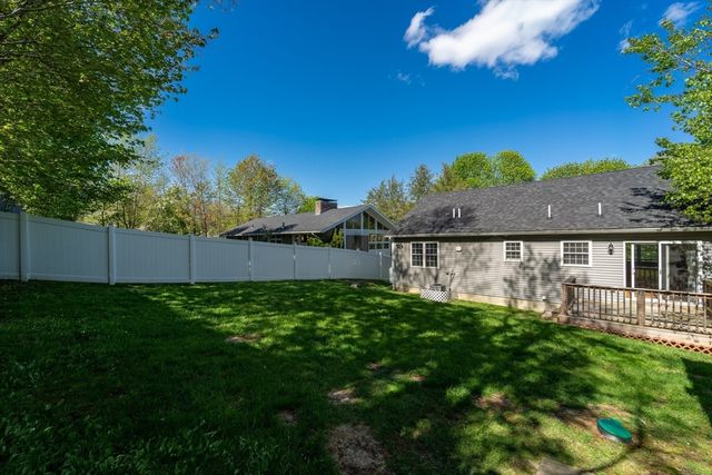 31 Scenic Dr, Worcester, MA 01602