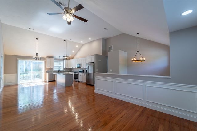 31 Scenic Dr, Worcester, MA 01602