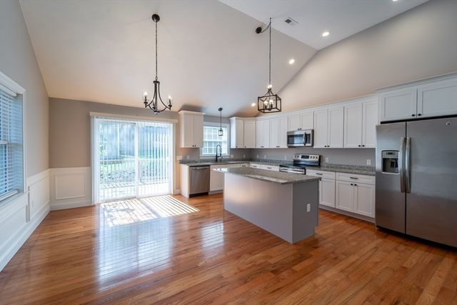 31 Scenic Dr, Worcester, MA 01602