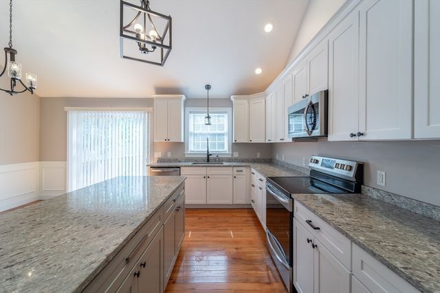 31 Scenic Dr, Worcester, MA 01602