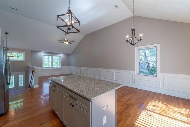 31 Scenic Dr, Worcester, MA 01602