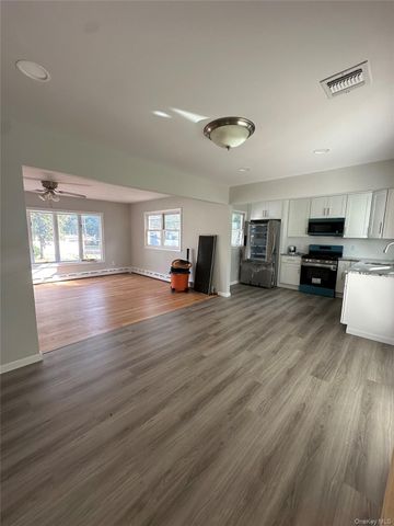 16 Blythe Road, Ronkonkoma, NY 11779