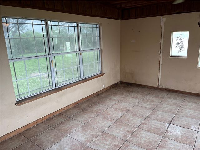 785 S County Road 305, Orange Grove, TX 78372