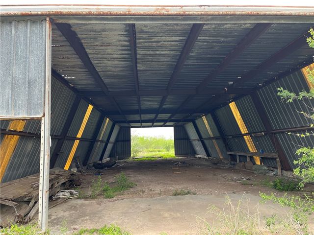 785 S County Road 305, Orange Grove, TX 78372