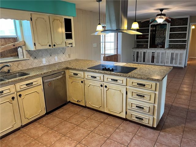 785 S County Road 305, Orange Grove, TX 78372