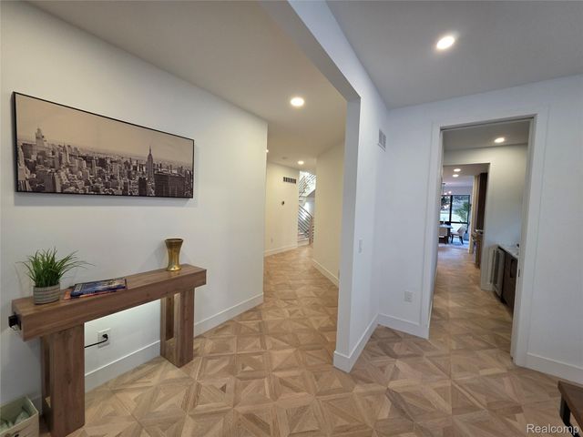 1833 N Washington Avenue, Royal Oak, MI 48073