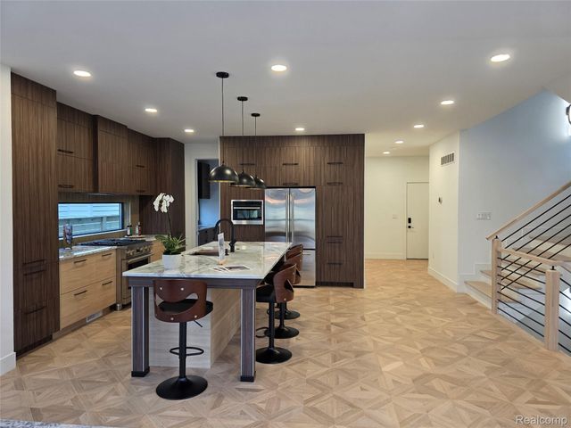 1833 N Washington Avenue, Royal Oak, MI 48073