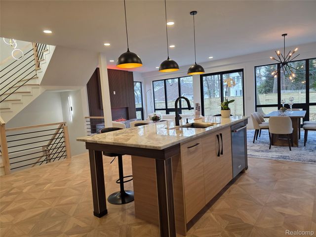 1833 N Washington Avenue, Royal Oak, MI 48073