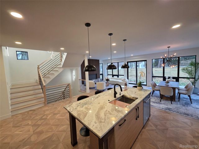 1833 N Washington Avenue, Royal Oak, MI 48073