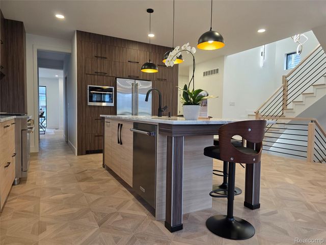 1833 N Washington Avenue, Royal Oak, MI 48073