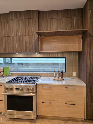 1833 N Washington Avenue, Royal Oak, MI 48073