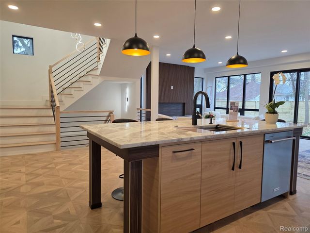 1833 N Washington Avenue, Royal Oak, MI 48073