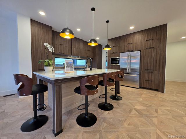 1833 N Washington Avenue, Royal Oak, MI 48073