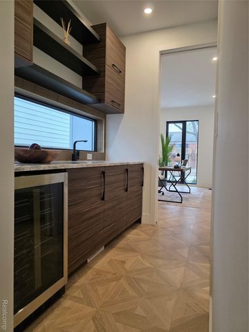 1833 N Washington Avenue, Royal Oak, MI 48073