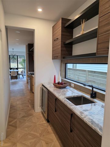 1833 N Washington Avenue, Royal Oak, MI 48073